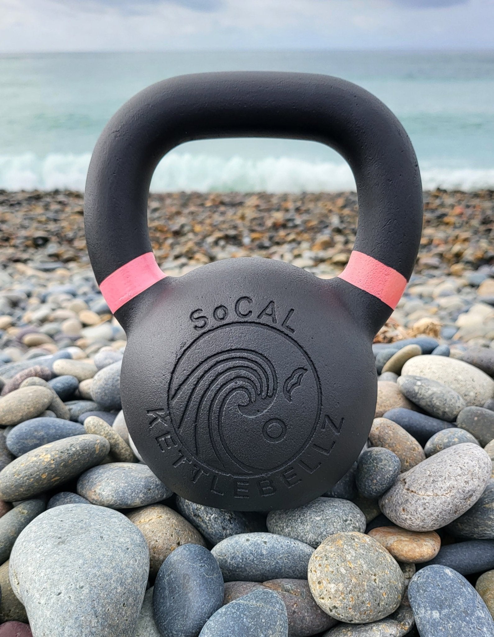 8 kg (18 lb) Powder-Coated Cast-Iron Kettlebell – Black | SoCal Kettlebellz