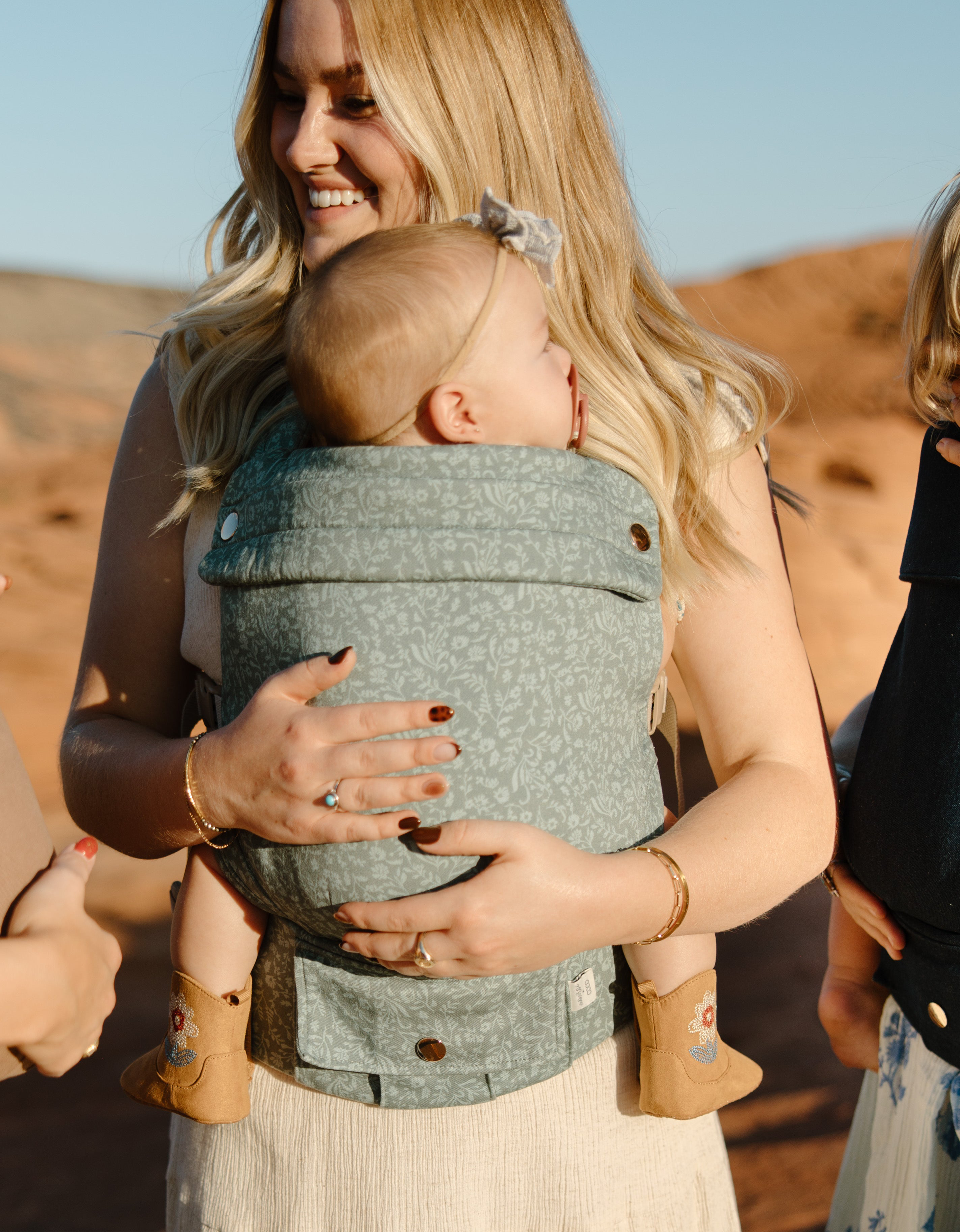 Monroe x Coco Bloom – Neutral Cotton Baby Carrier (7–35 lbs)