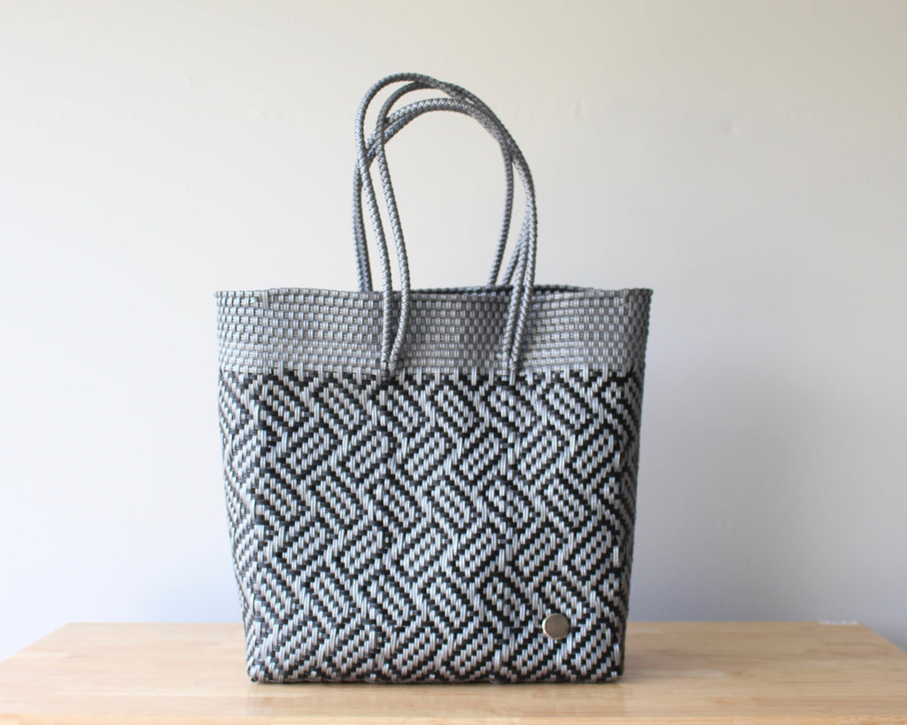 Mercado Large Tote – Silver & Black Rectangle Weave