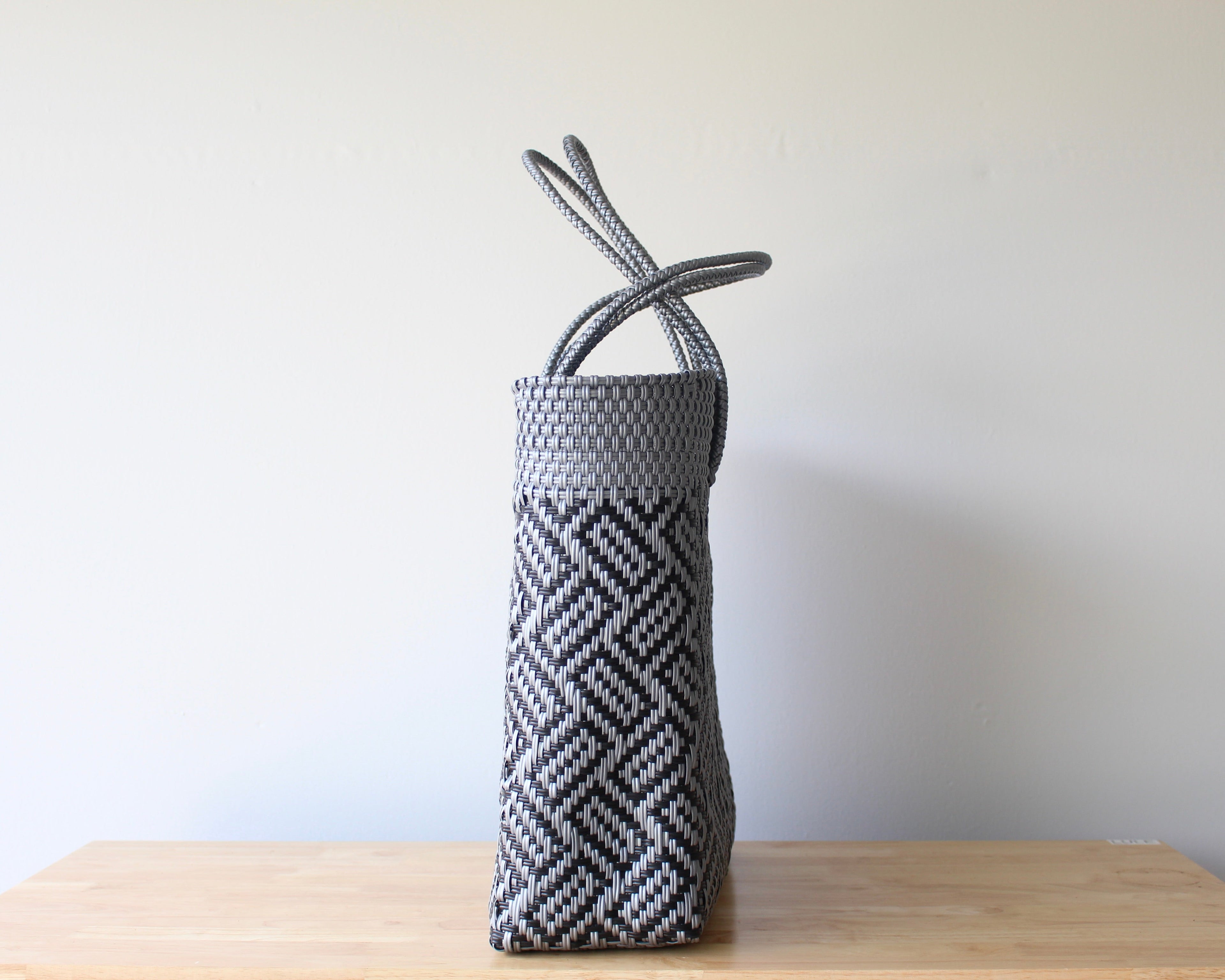 Mercado Large Tote – Silver & Black Rectangle Weave