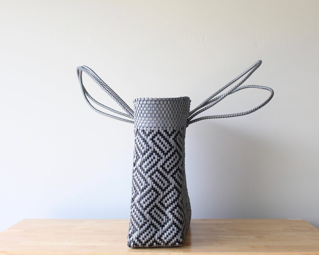 Mercado Large Tote – Silver & Black Rectangle Weave